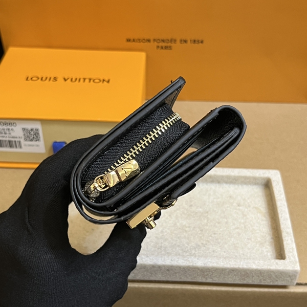 LVコピーウォレット着用イメージ